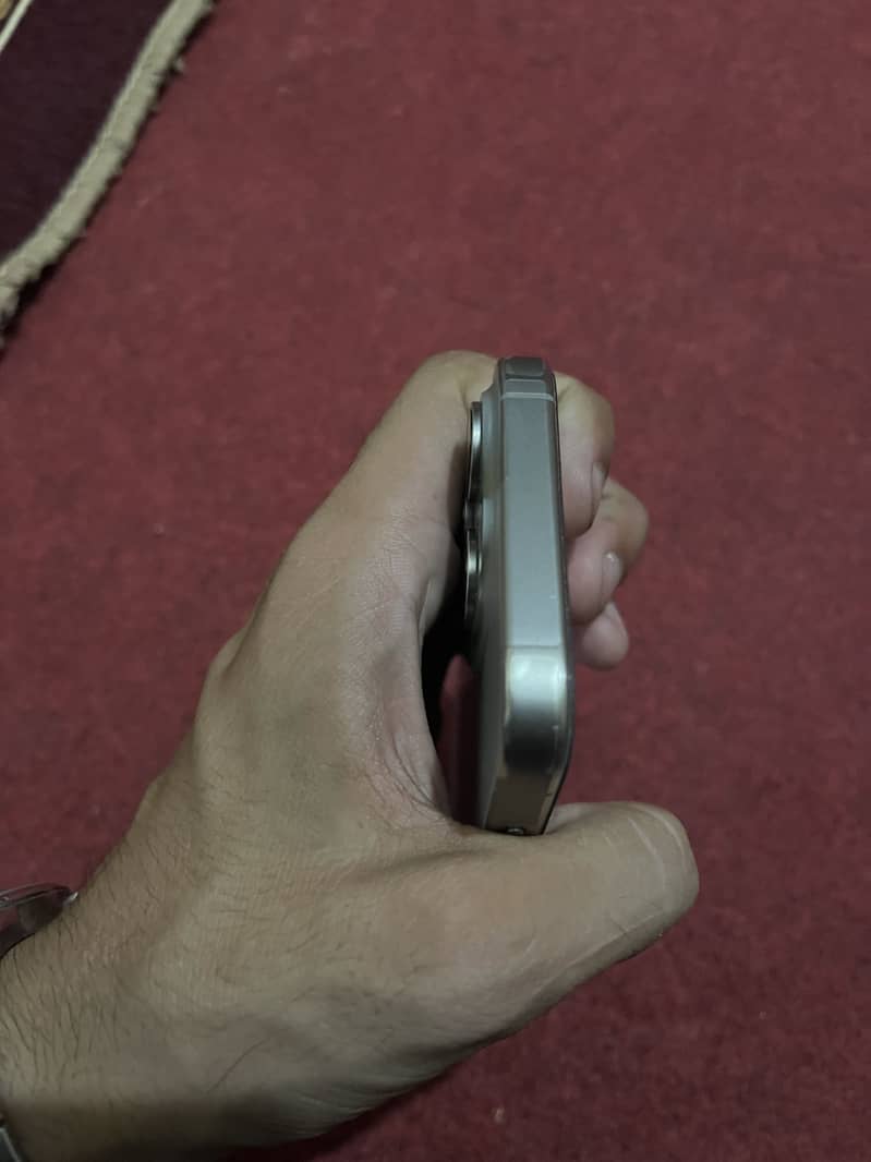 Apple iPhone 15 Pro 4
