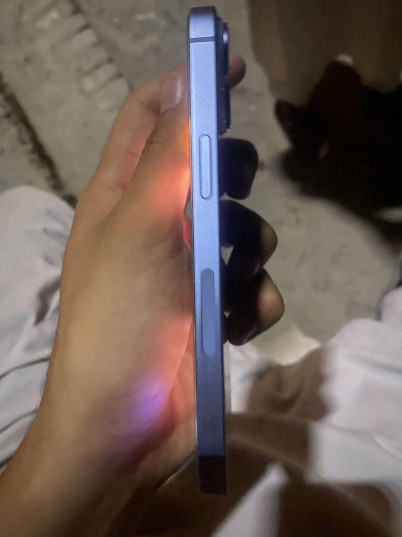 Apple iPhone 14 3