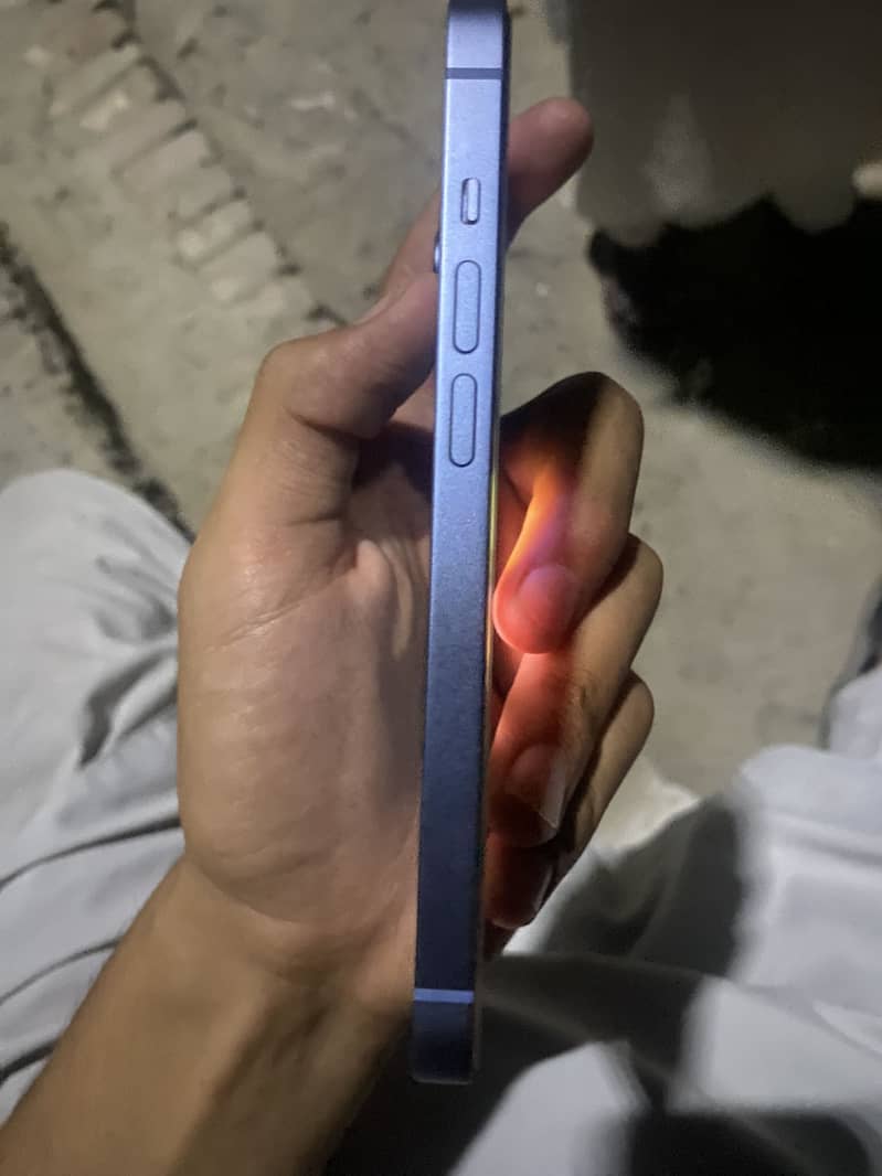 Apple iPhone 14 4