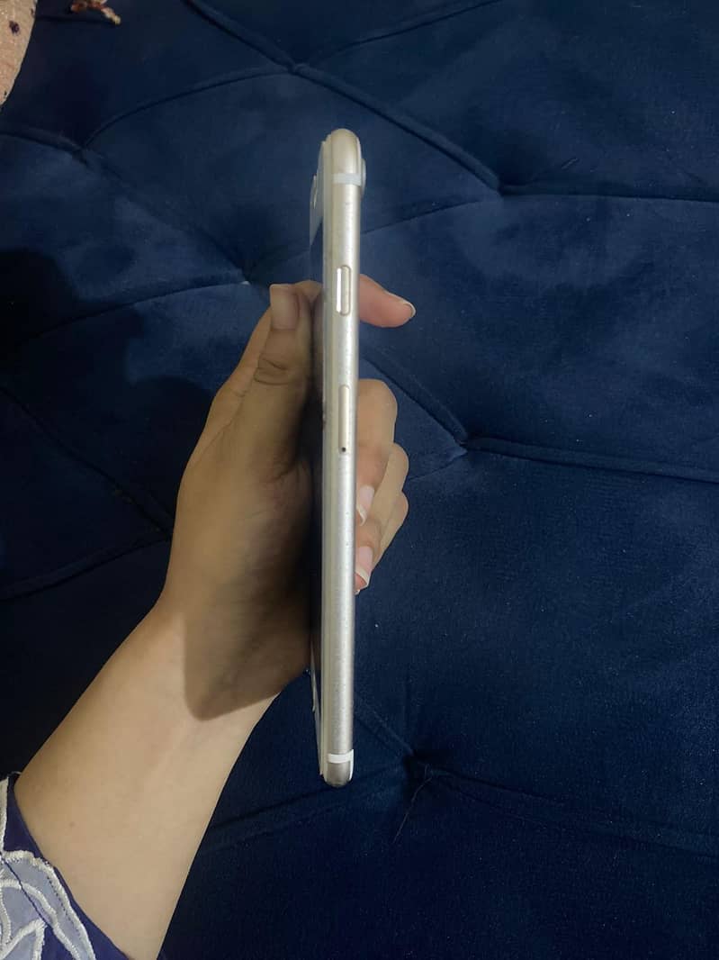 Apple iPhone 7 Plus 2