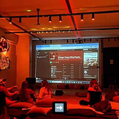 PROJECTOR ON RENT