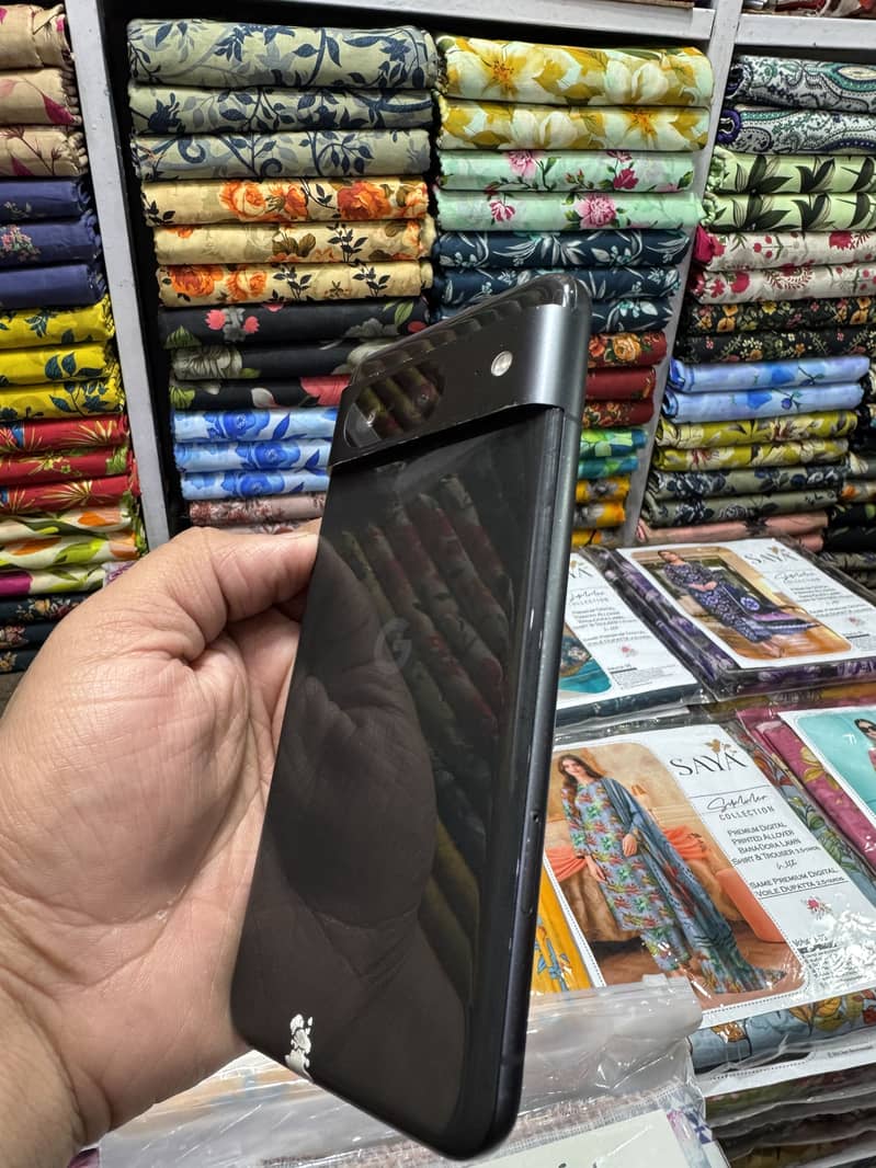Google Pixel 8 4