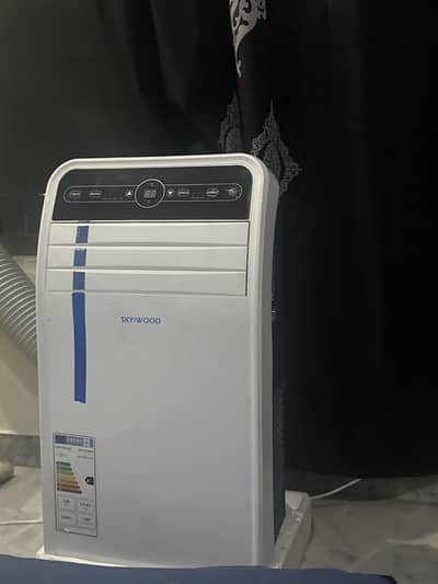Skywood portable ac (2 months used )