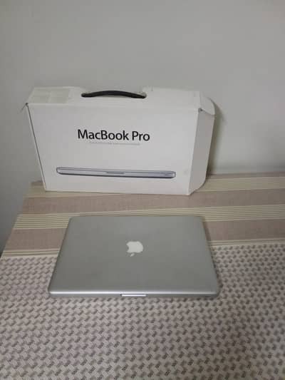 Apple MacBook pro, 2.4GHz Intel core i5, 8 GB RAM, Intel HD graphics.