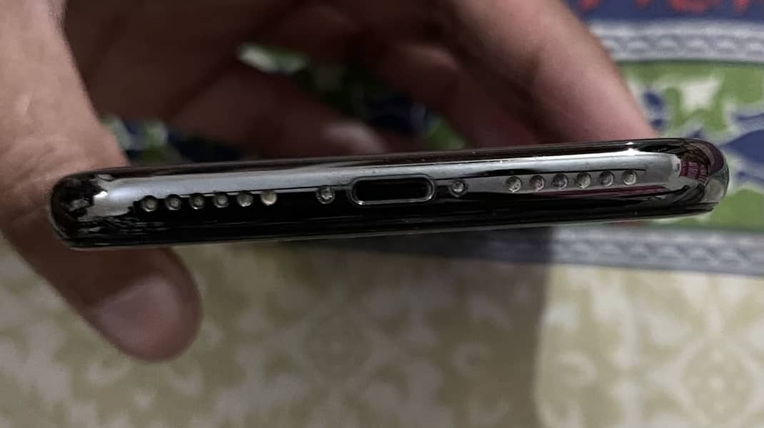 Apple iPhone X 3