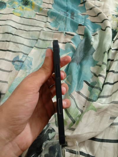 Iphone 12 LLA model jv 64gb 10/10