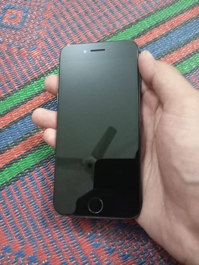 Apple iPhone 8 1