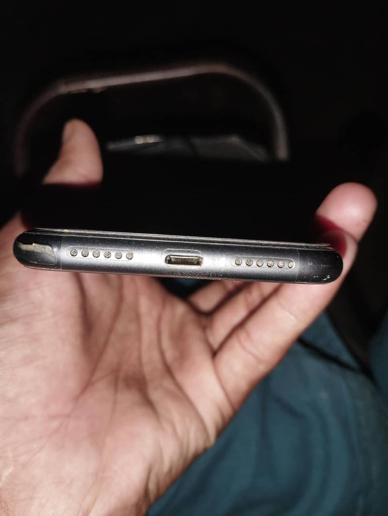 Apple iPhone 11 0