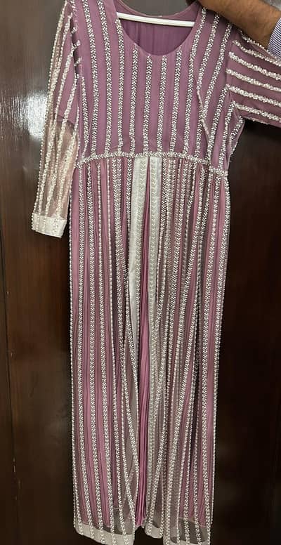 Full length maxi in mauve color with frill dupatta