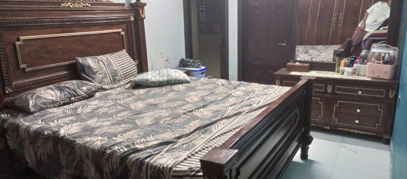 Bed set and dressing table 9