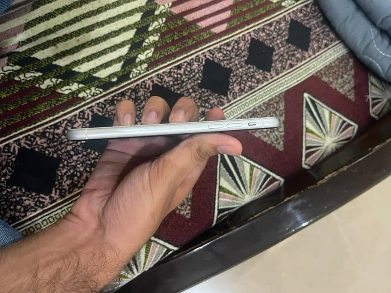 Apple iPhone 11 3