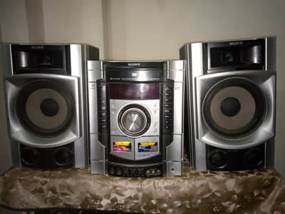 sony speaker home thereter urgent for sale contact num is 03055660597