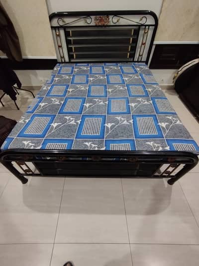 Queen size iron bed with Diamond Mattress