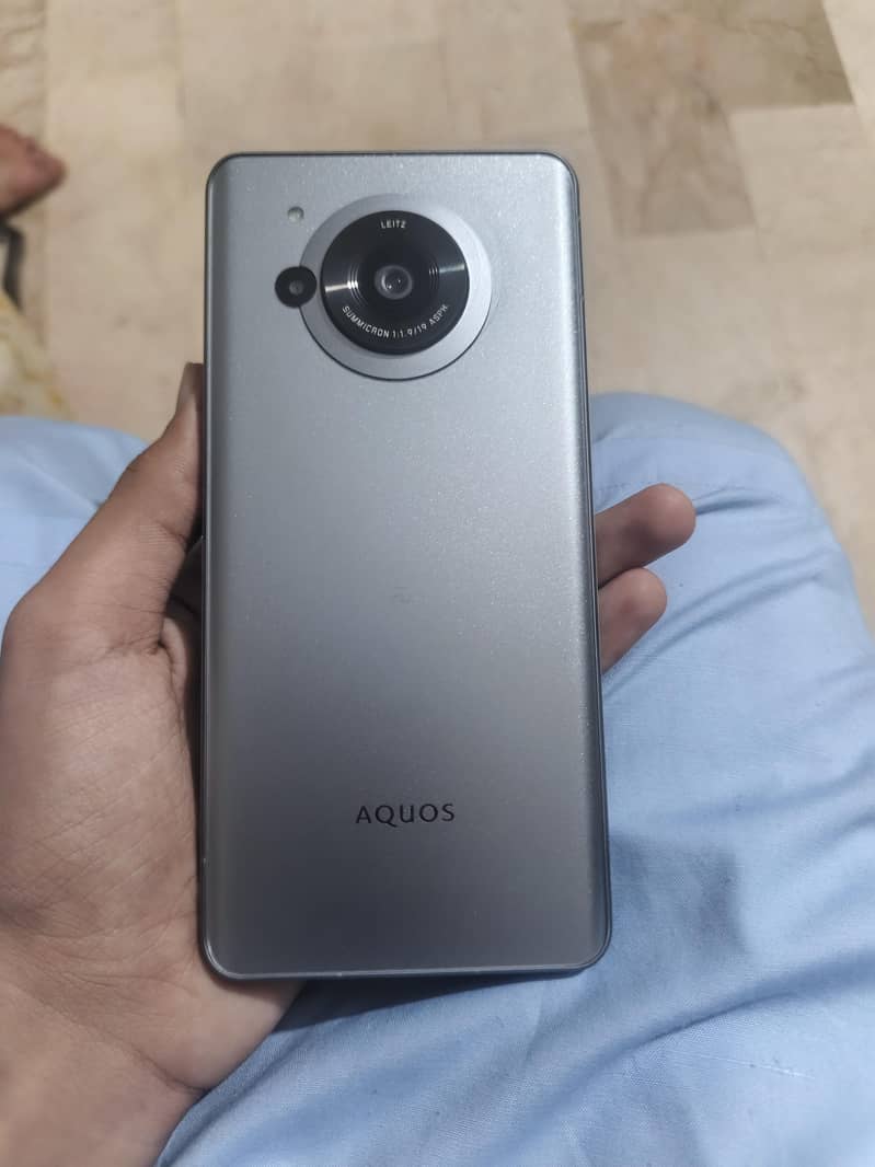 Sharp Aquos R7 0