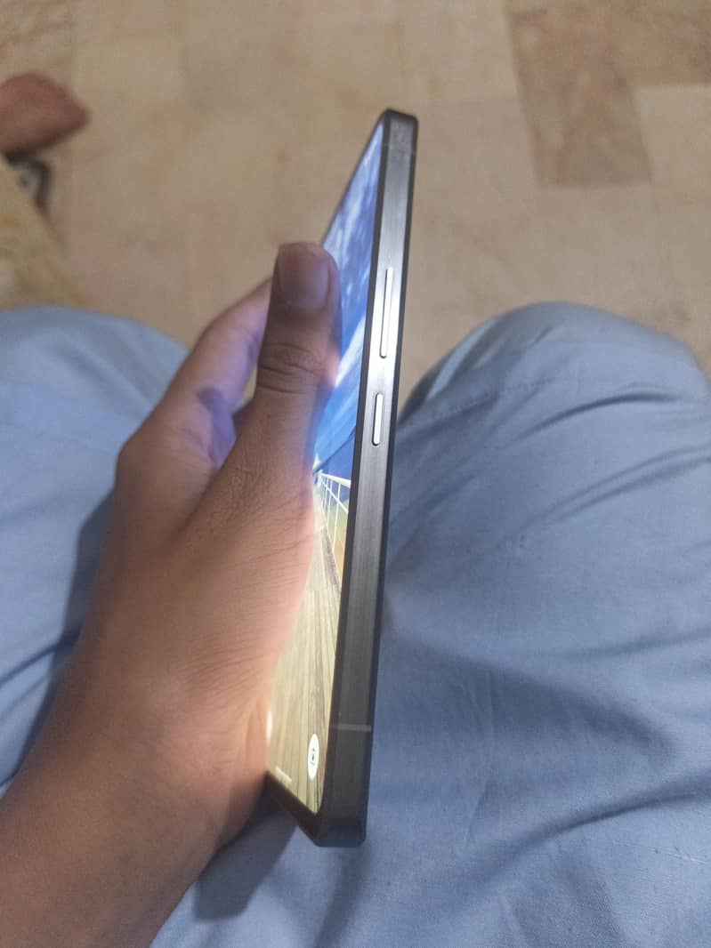 Sharp Aquos R7 1