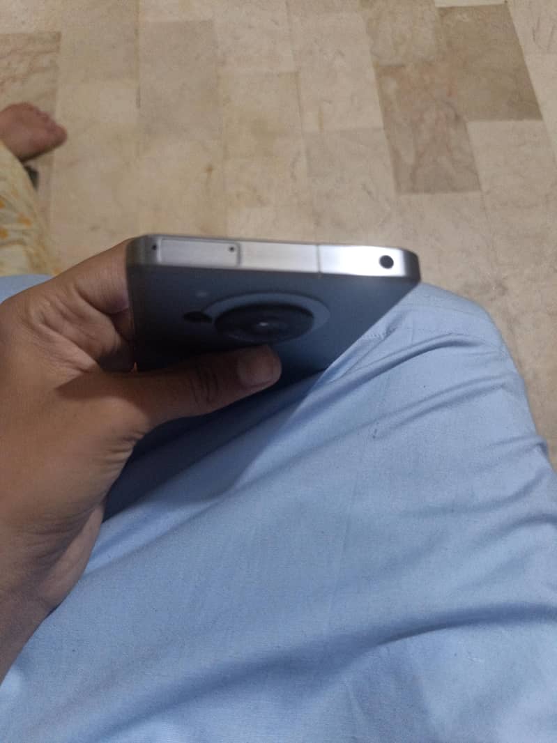 Sharp Aquos R7 4