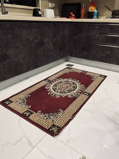 PREMIUM IMPORTED TURKISH RUG LIKE NEW
