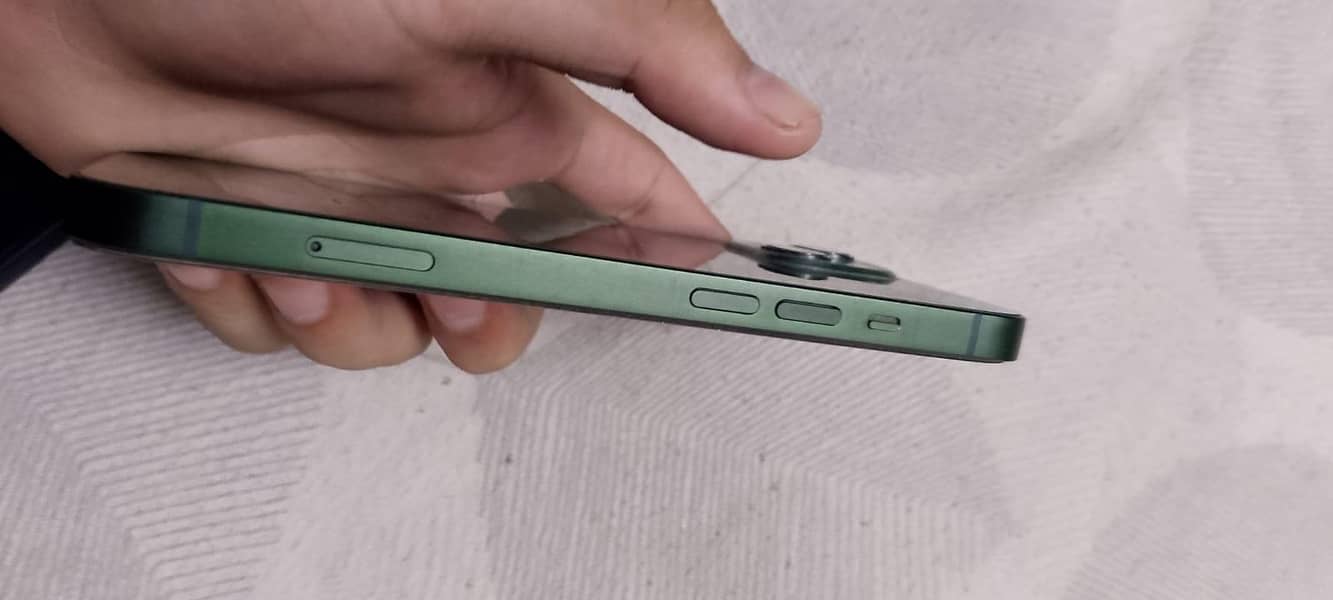 Apple iPhone 13 1