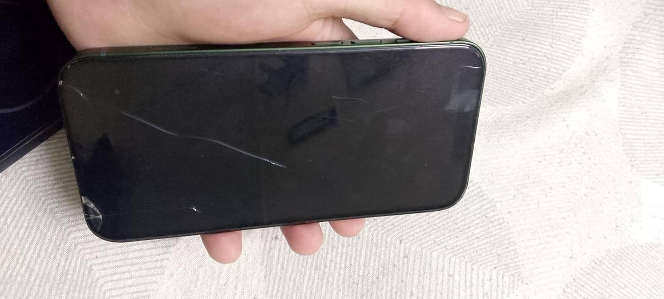 Apple iPhone 13 2