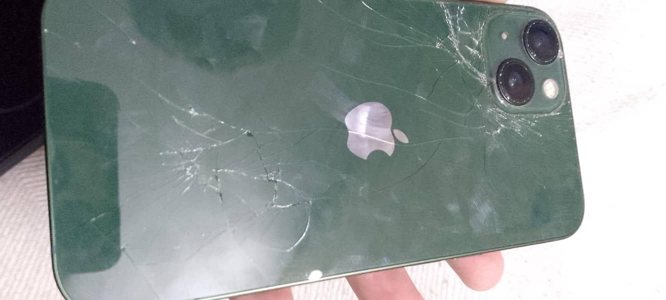 Apple iPhone 13 4