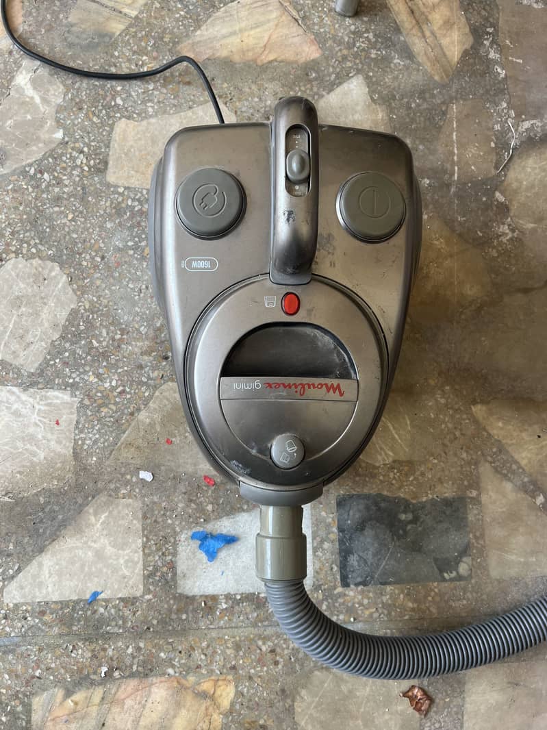 Vacuum cleaner 0