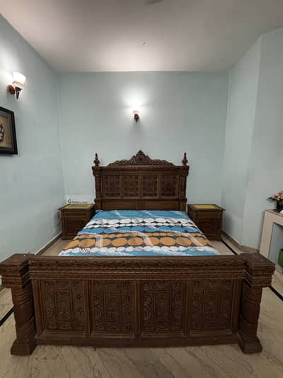 Chinioti, Rosewood (sheesham) Bed with side tables and dressing table.
