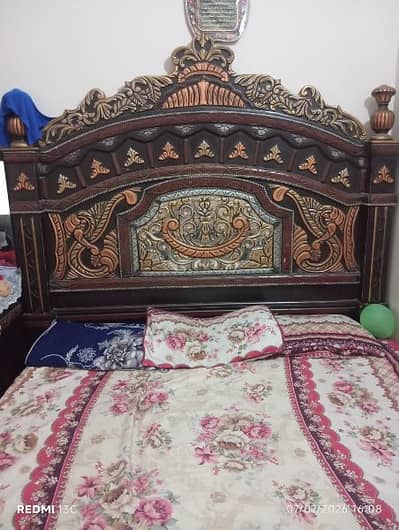 Double bed mattress k bgair, Bartan Showcase, Dressing Sheesha only