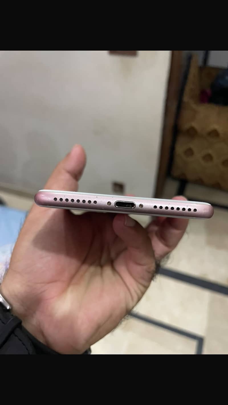 Apple iPhone 7 Plus 6