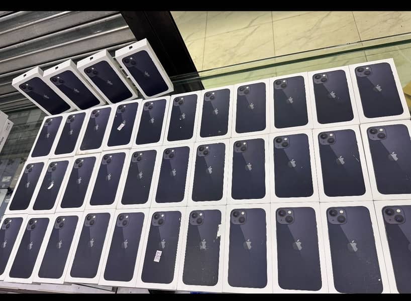 Apple iPhone 13 (128gb) box pack 1