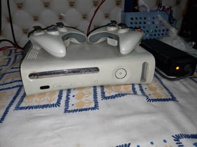 Xbox 360 99+ games 2 controler