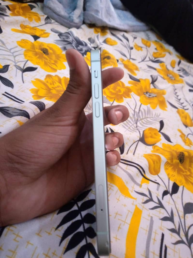 Apple iPhone 12 3