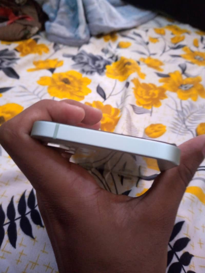 Apple iPhone 12 5