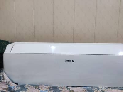 Only one season used Air Conditioner (almost new)