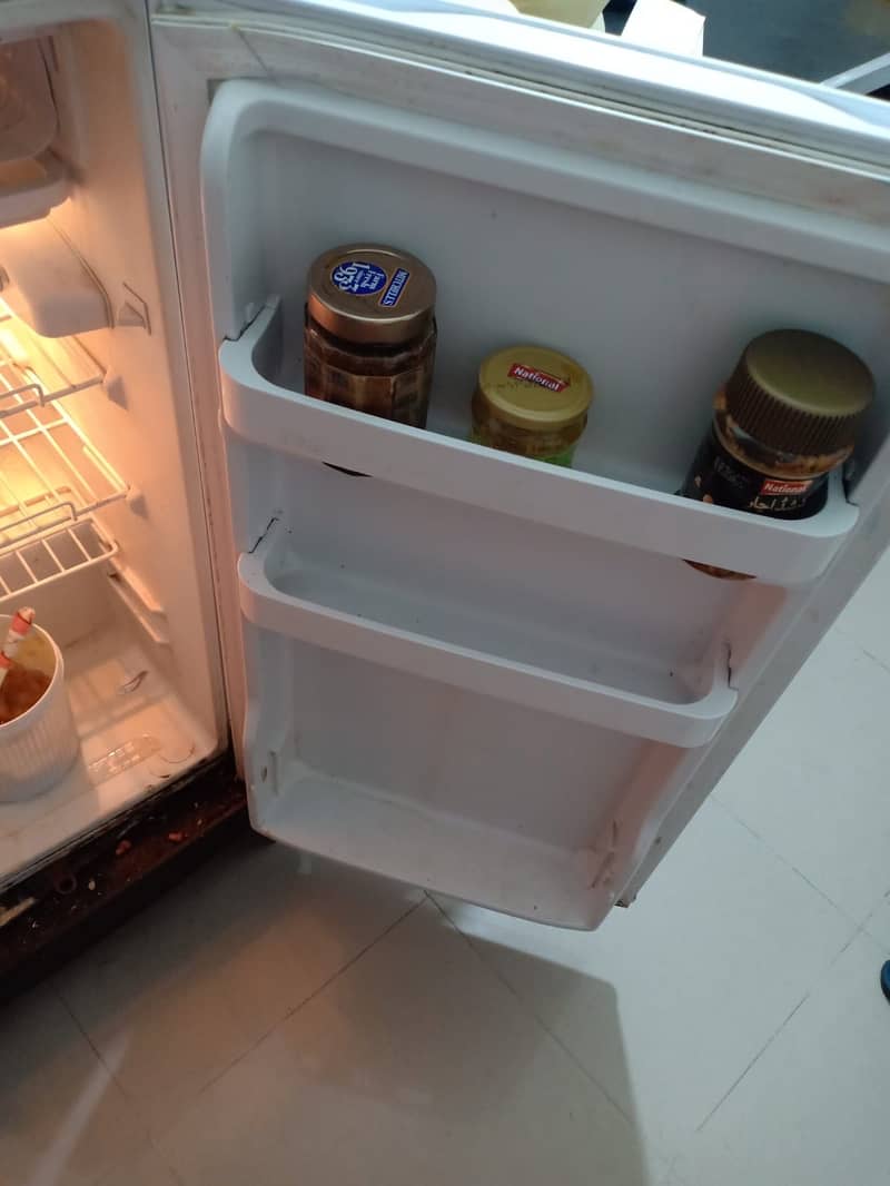 Mini Fridge 4