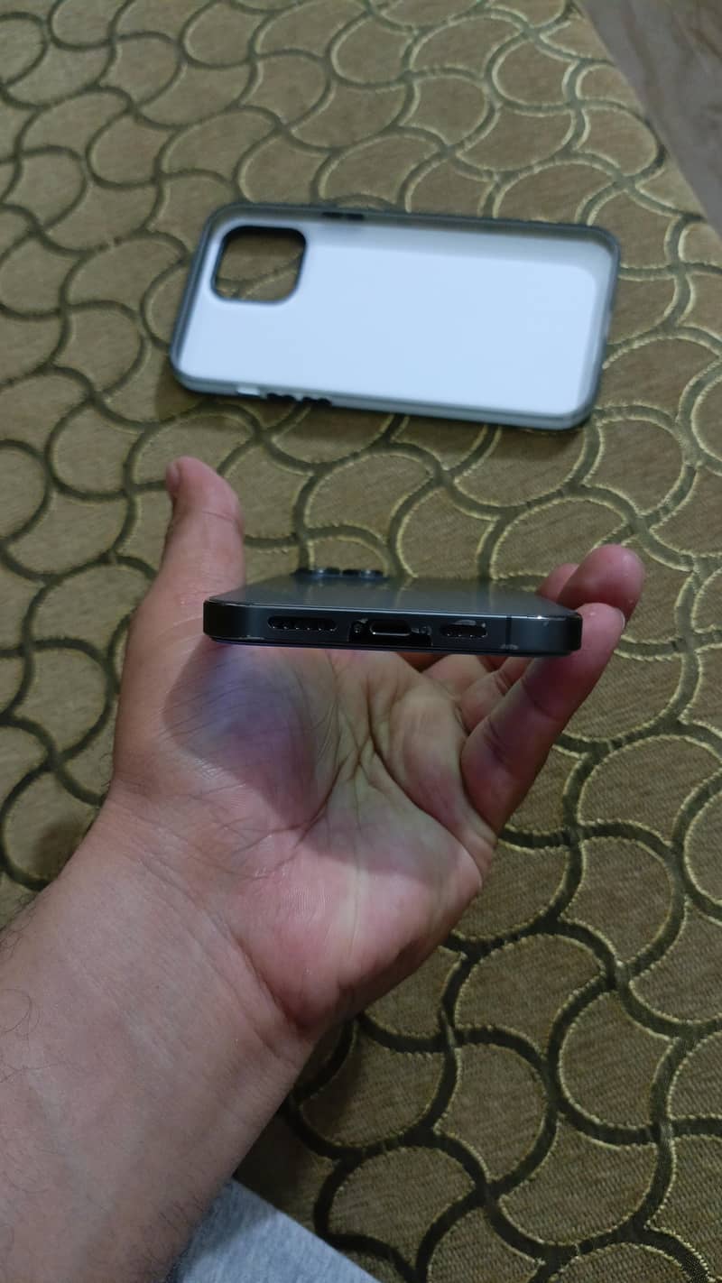 Iphone 12 pro max 4