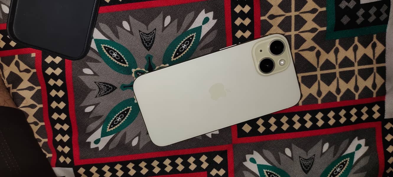 Apple iPhone 15 3