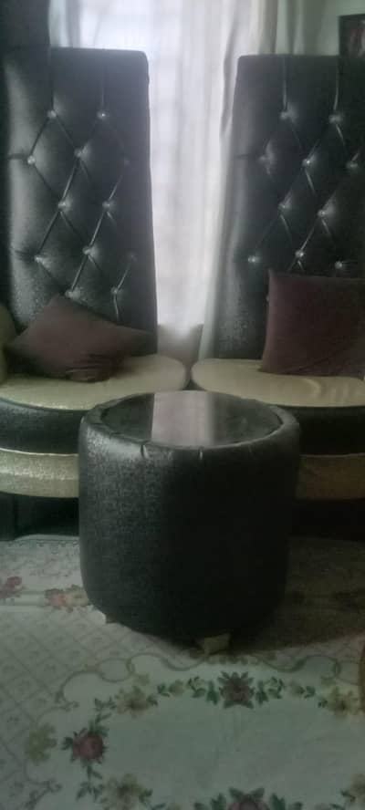 bed Room chair with long hight ND round table with mirror f.
