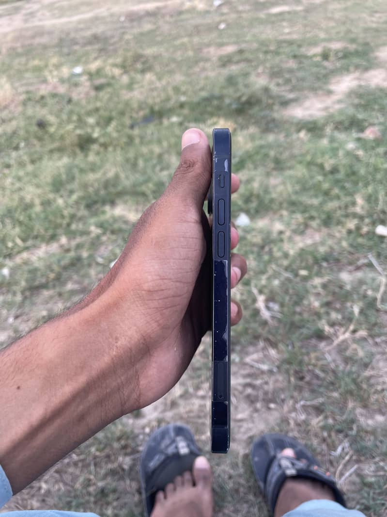 Apple iPhone 12 3
