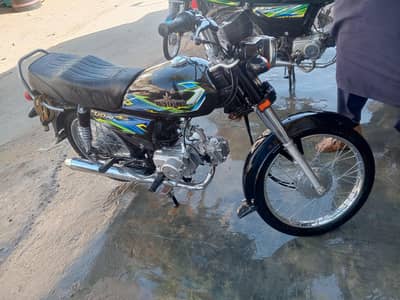 Well-Maintained Unique 70, Karachi # & fresh condition/good average