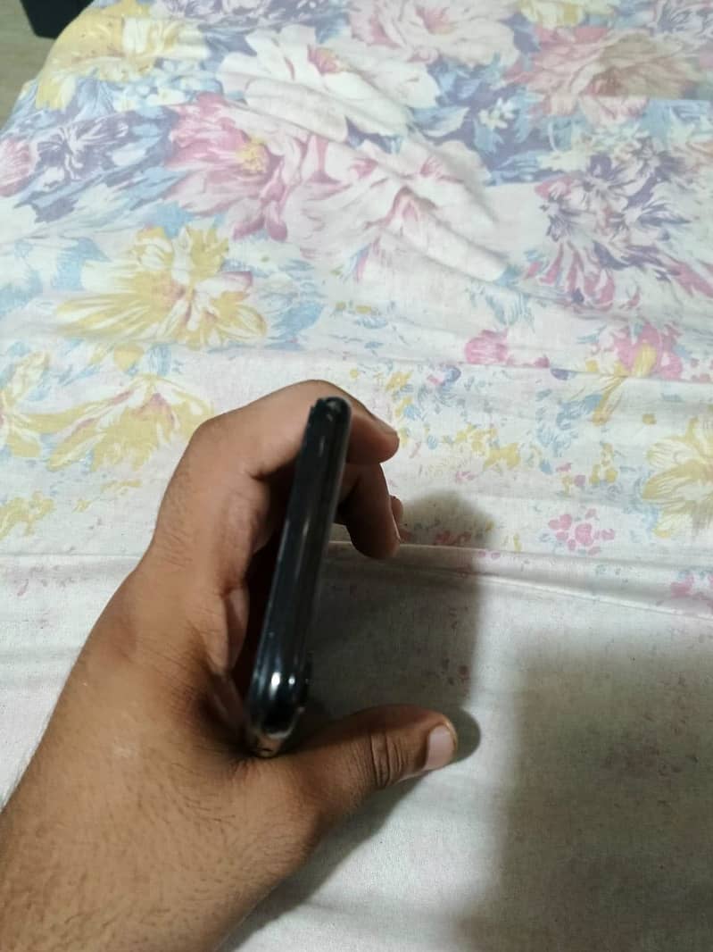 Apple iPhone X 3