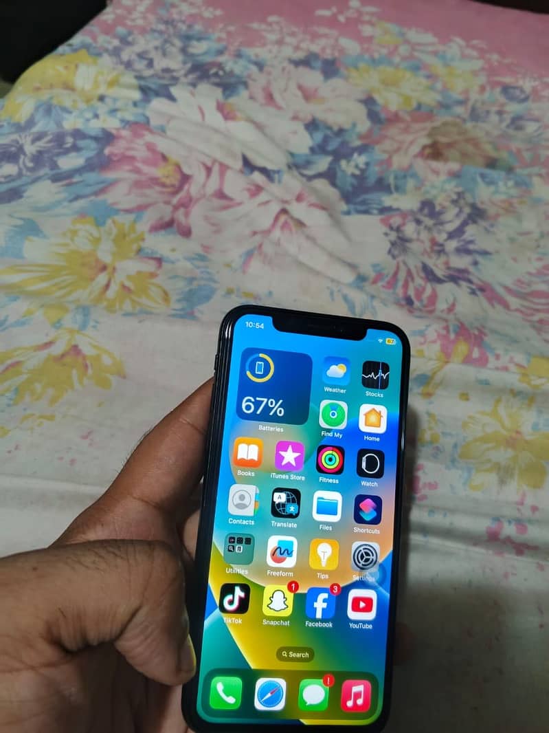 Apple iPhone X 4