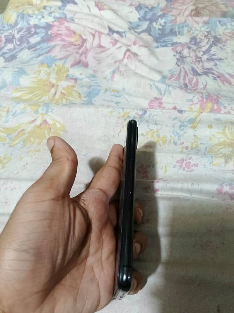 Apple iPhone X 5