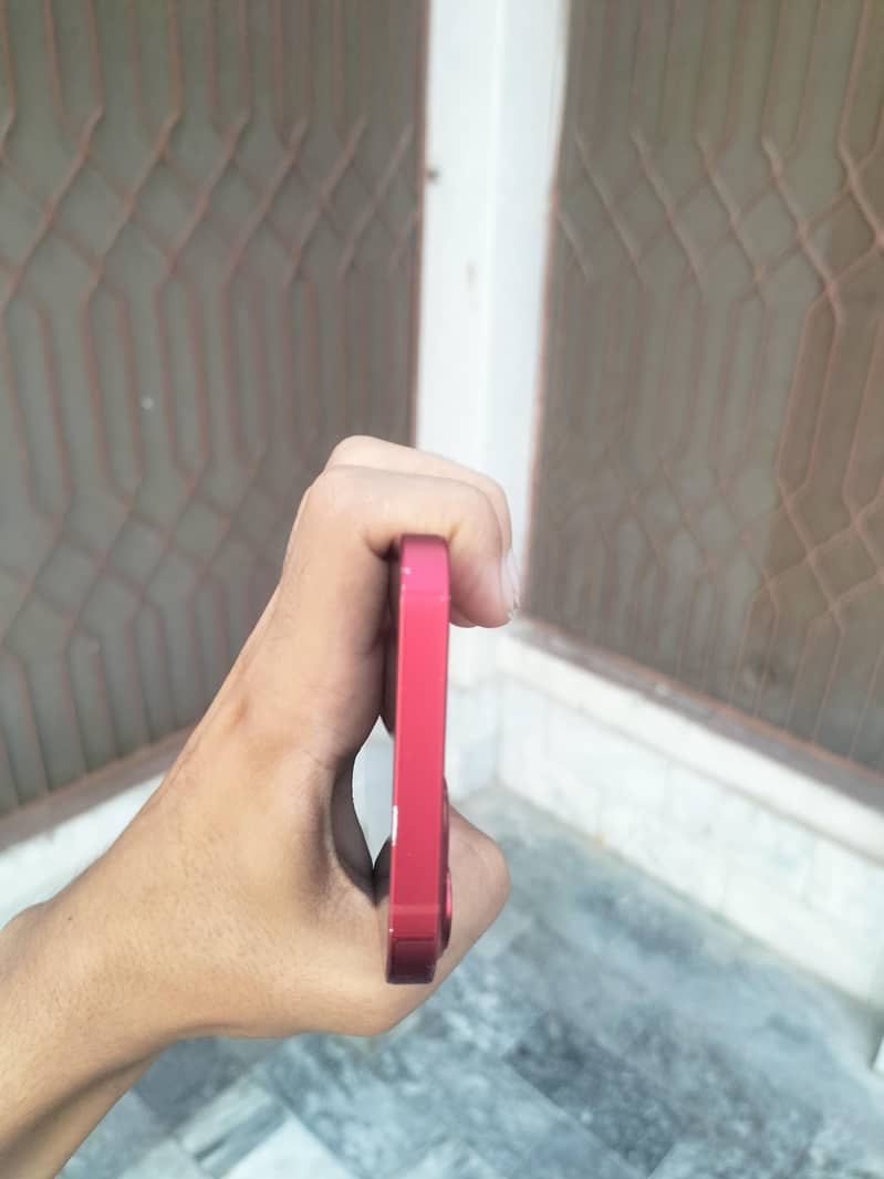 Apple iPhone 13 4