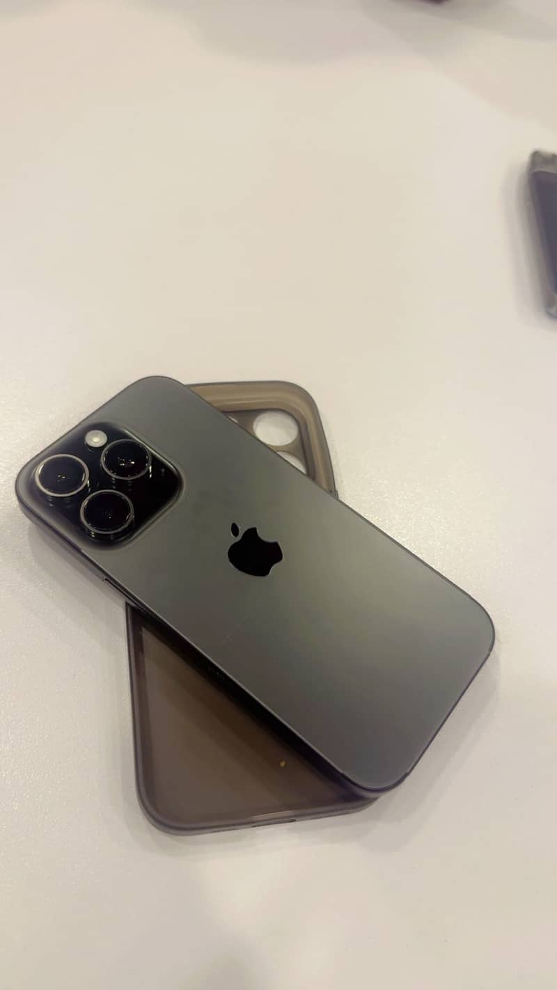 Iphone 16 pro JV 1
