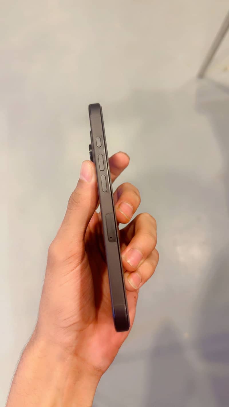 Iphone 16 pro JV 3