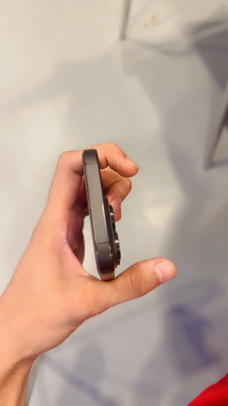 Iphone 16 pro JV 5