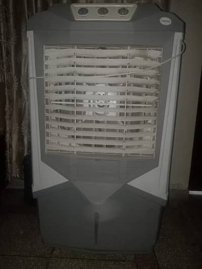 Only 10 days use. . . all New Condition . please contact serious Bayers.