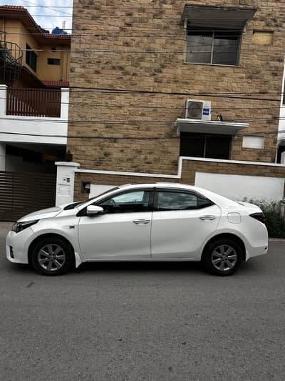 Toyota Altis Grande 2016 model new key Lahore registered