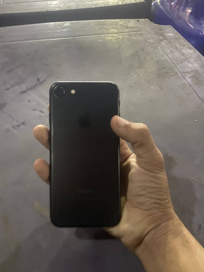 Apple iPhone 7 3