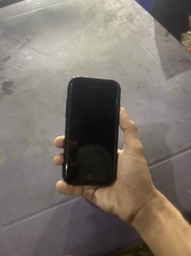 Apple iPhone 7 13
